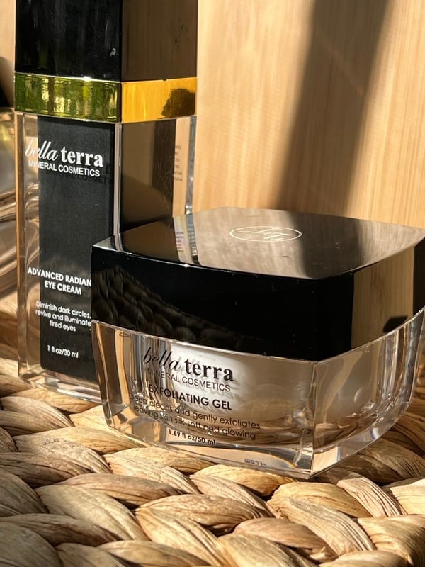 Bella Terra glass cosmetic jars on a woven placemat